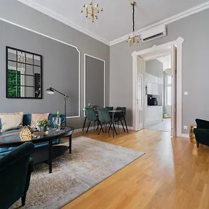 https://heart-of-city.inbudapesthotels.com