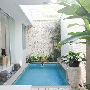 https://nikaya-villas.ubudhotelsnow.com